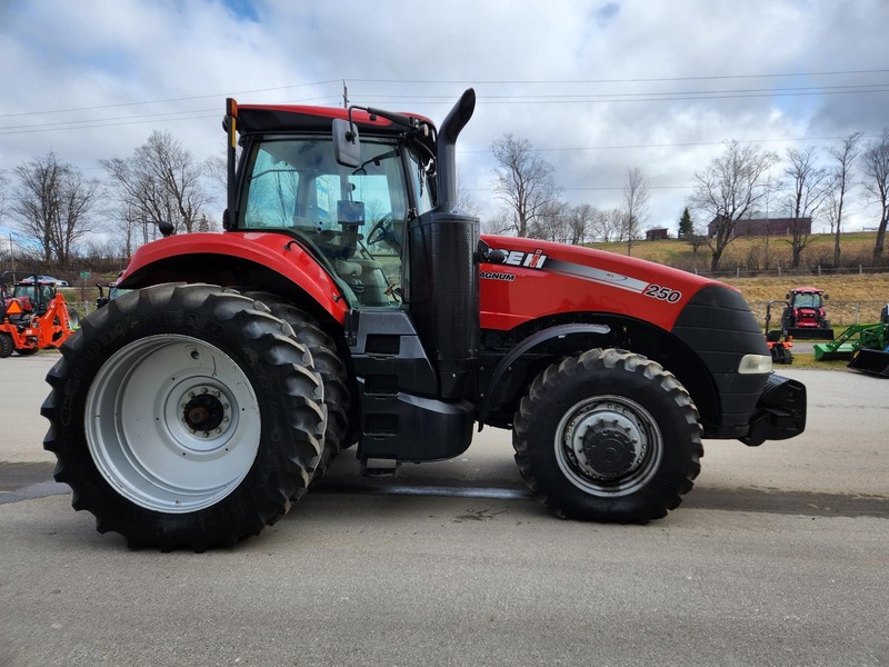 Tractors - Farm  Case IH Magnum 250 Tractor  Photo